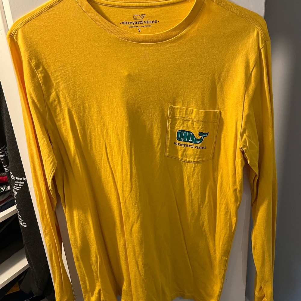 Vineyard vines Yellow Football stadium men’s long sleeve. Medium